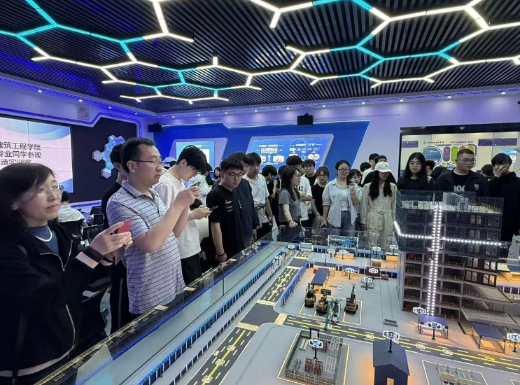 新闻速递 | 河北建筑工程学院师生参观考察我院智能建造高水平太阳成集团实训基地与装配式建筑教学基地建设