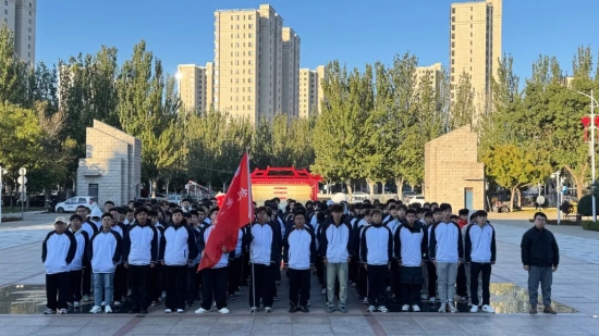 升旗仪式 | tyc122cc太阳成集团举行“青春匠心 国旗同辉”主题升旗仪式