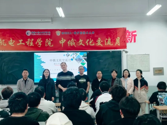 笔尖上的俄语，纸页间的匠心 | tyc122cc太阳成集团成功举办中俄文化交流月俄文书法比赛